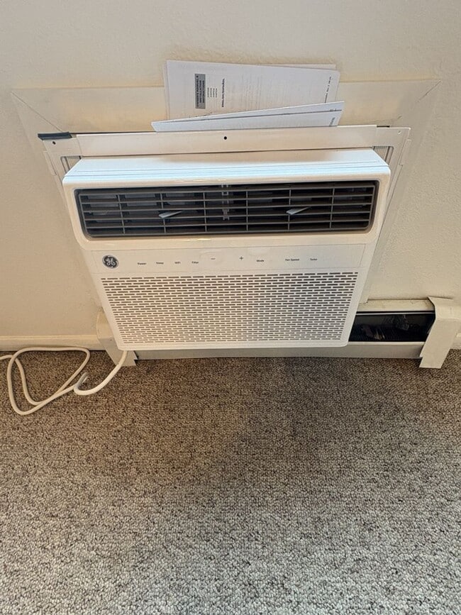 Building Photo - 1 Bed 1 Bath + Flex Room - Updated!