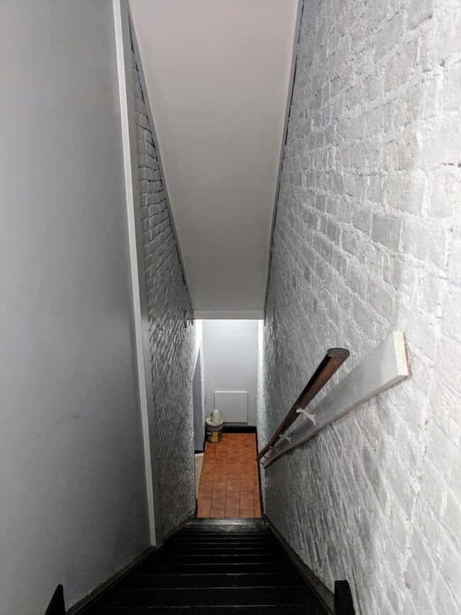 Building Photo - 1731 E Main St