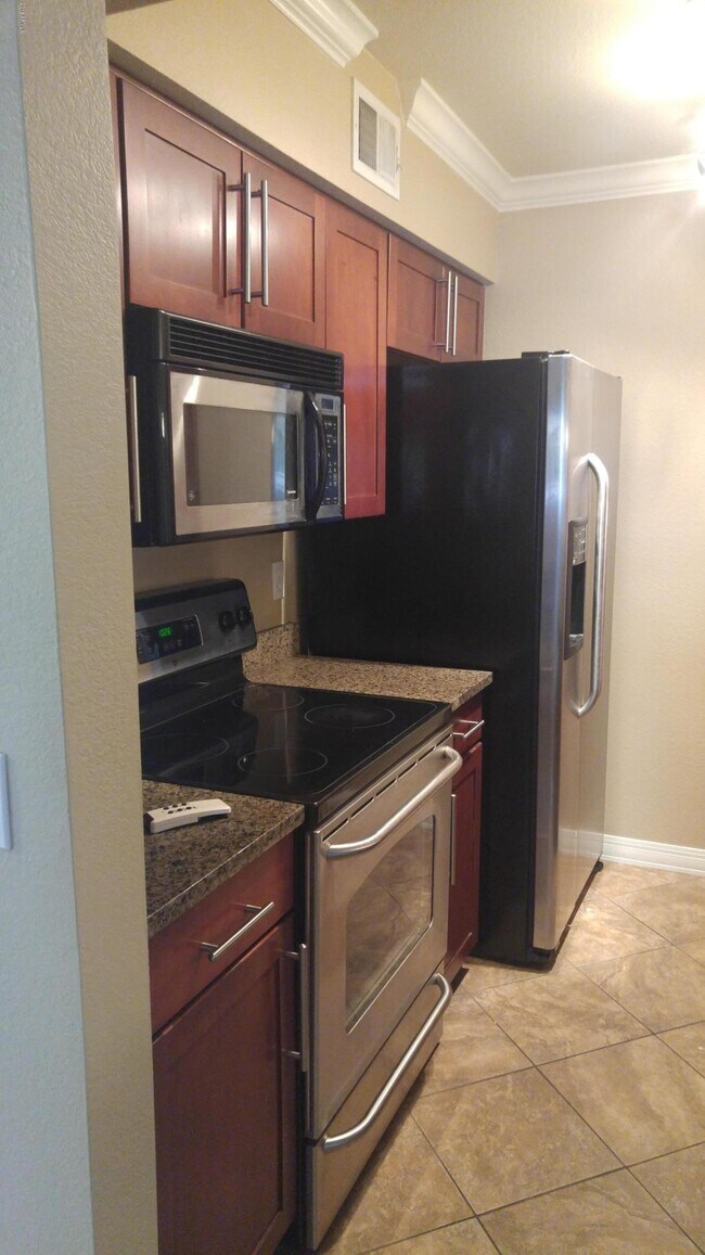 Building Photo - 2025 E Campbell Ave