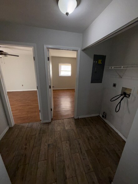 Building Photo - 68 Hardee St