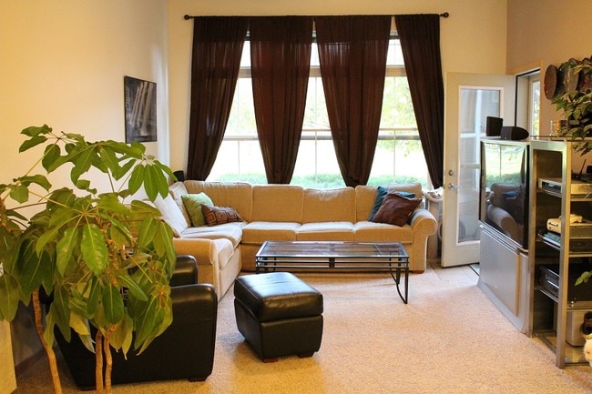 Building Photo - Valencia Place