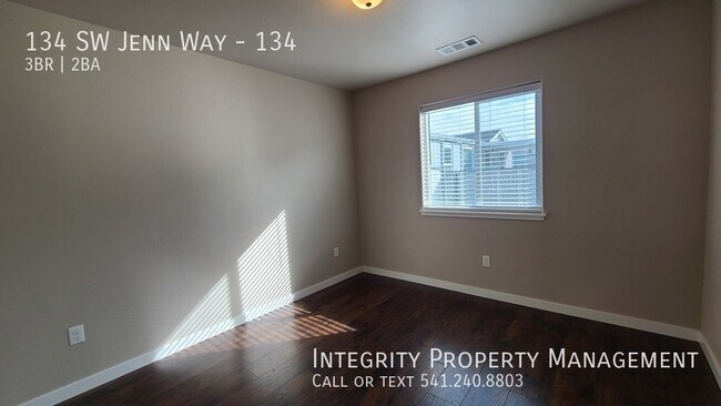 Building Photo - 134 SW Jenn Way