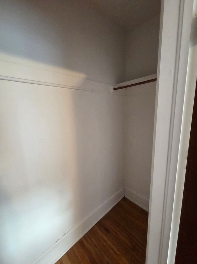 Building Photo - Beautiful and large Cedar Falls House