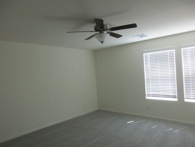 Building Photo - 422 Canary Song Dr