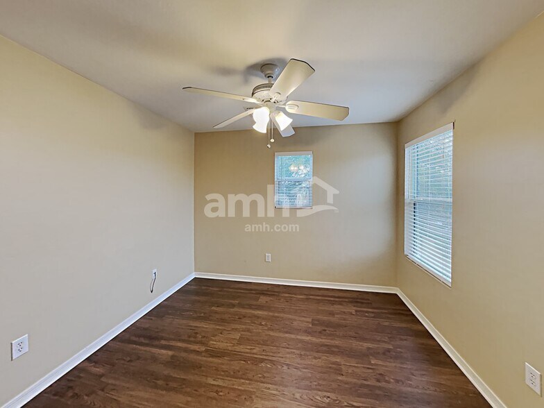 Building Photo - 245 W Paseo Celestial