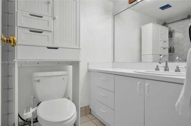 Building Photo - 16558 NE 26th Ave