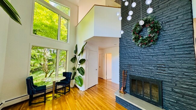 Building Photo - 96 Old Pascack Rd