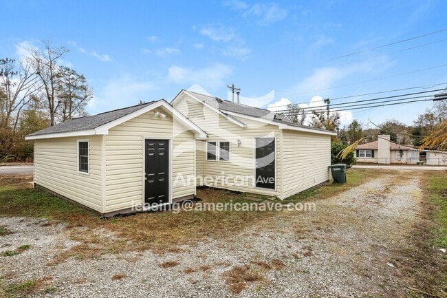 Building Photo - 614 S Depot St