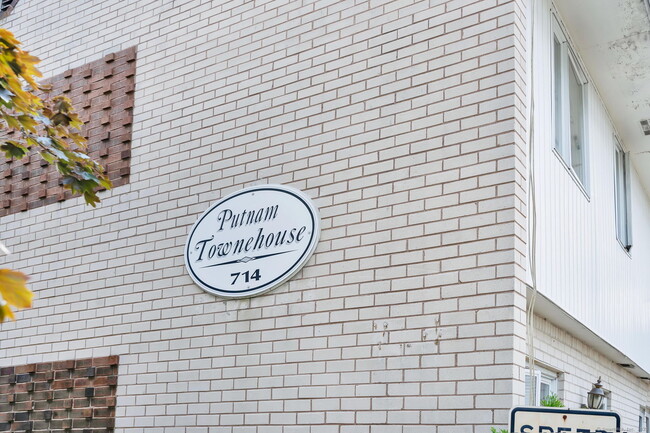 Building Photo - 714 Newhall St