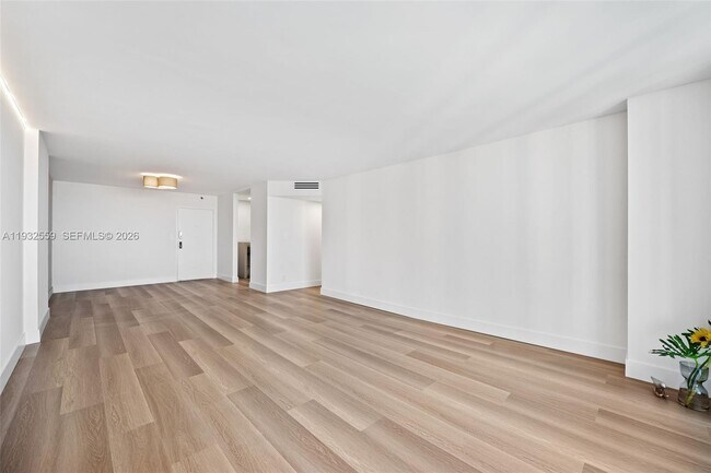 Building Photo - 18151 NE 31st Ct