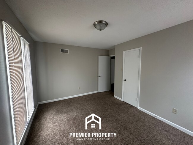 Building Photo - Charming 3BR Memphis Home | Rustic Brick Fireplace, Formal Dining & Fenced Backyard