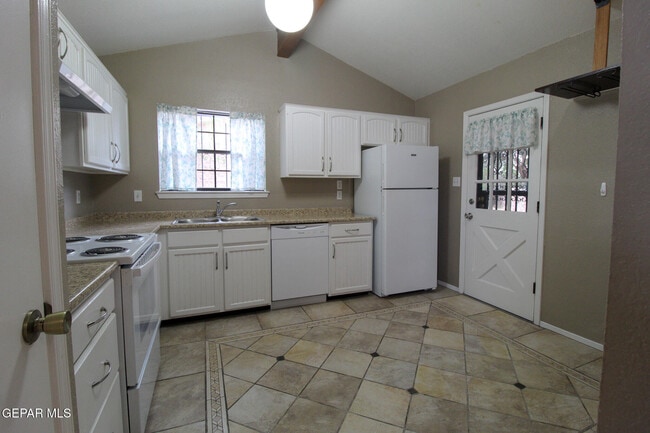 Building Photo - 3205 Fierro Dr