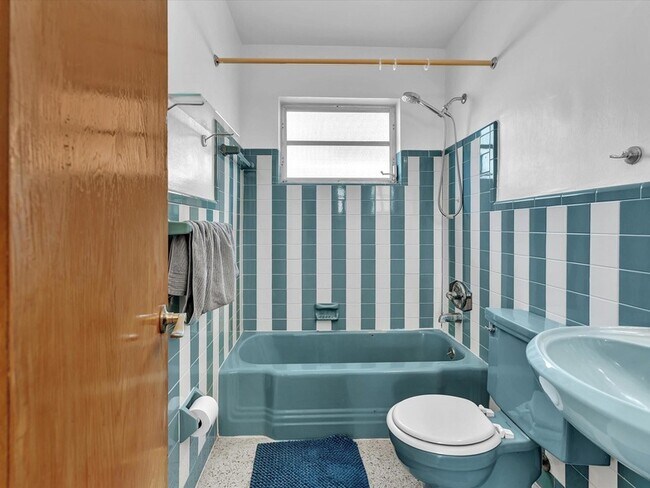 Building Photo - 2191 NE 172nd St