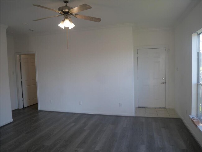 Building Photo - 6289 Wilcrest Dr