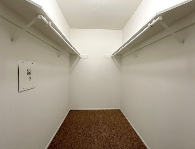 Building Photo - Spacious One Bedroom Apartment Near Vista Village!