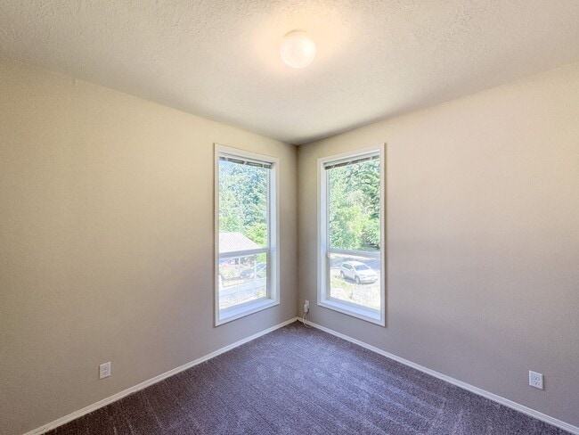 Building Photo - Charming 3-Bedroom Home in Quiet Gig Harbo...