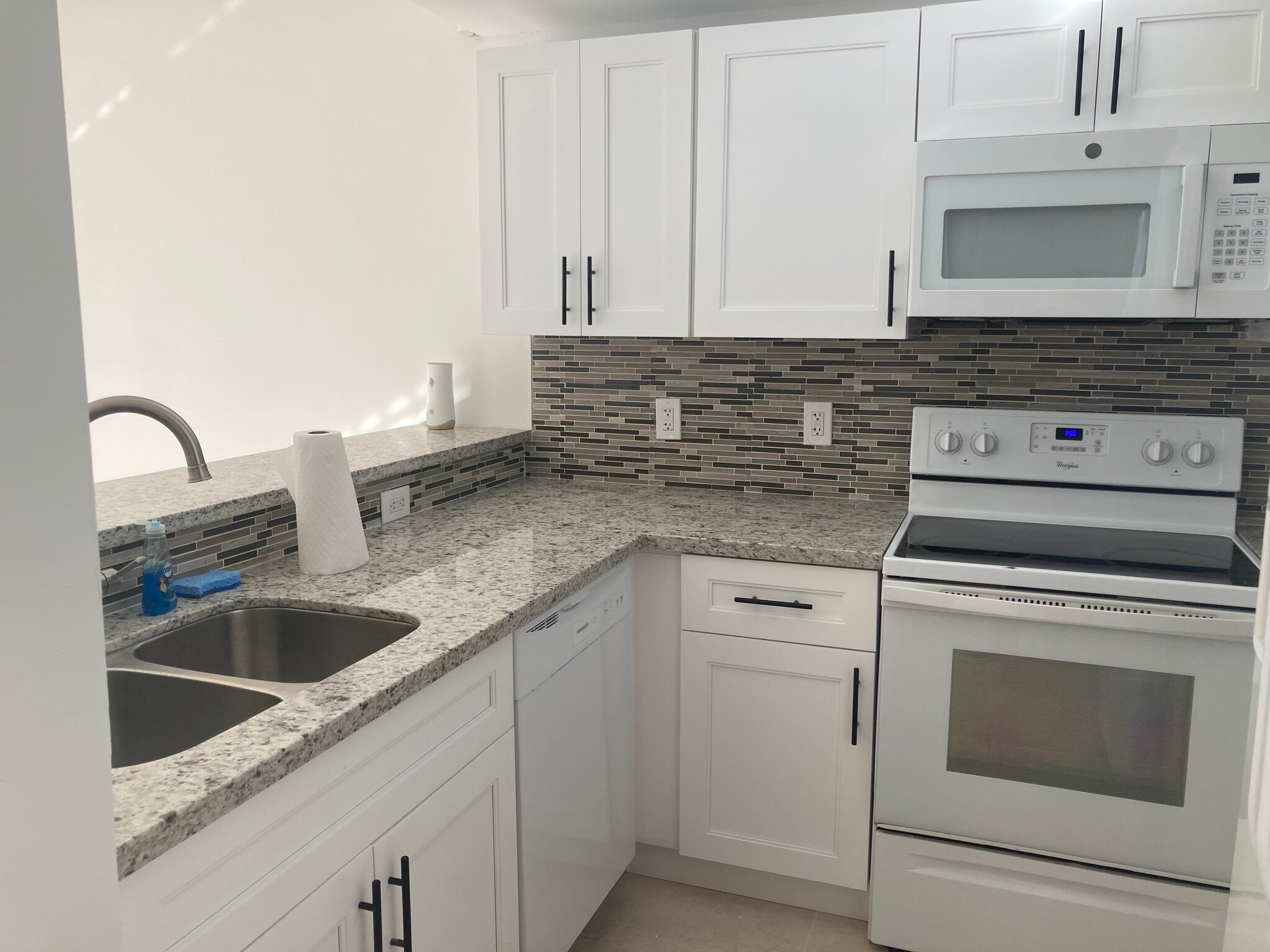 Building Photo - 11540 SW 148th Ct