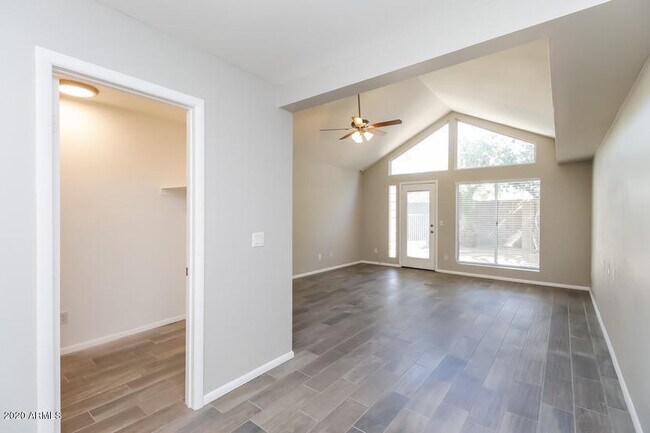 Building Photo - 4924 W Villa Rita Dr
