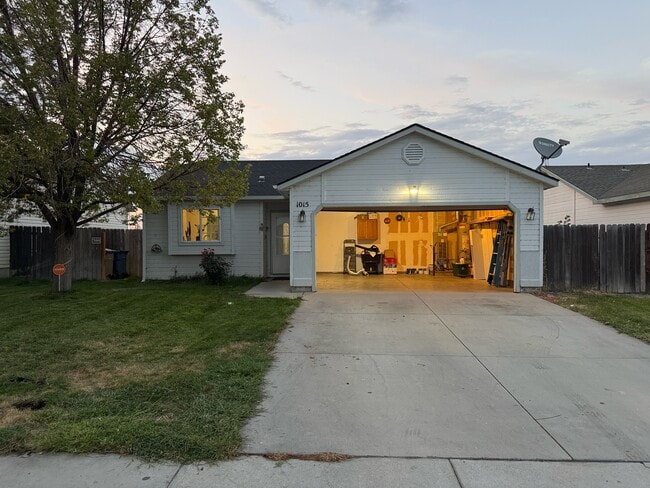 Primary Photo - 1015 Flint Dr