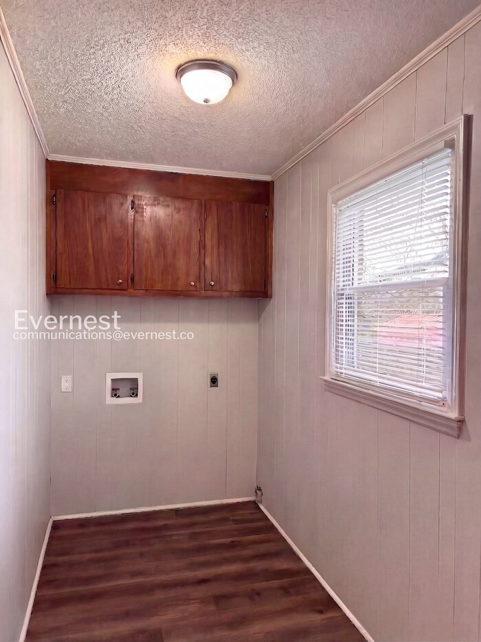 Building Photo - 4026 Angus Dr