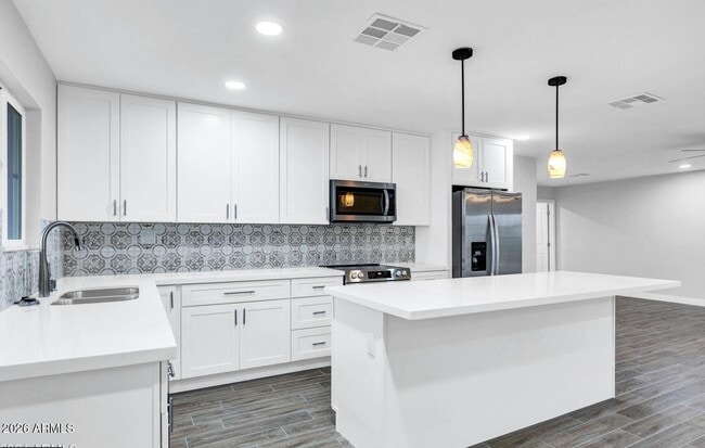 Building Photo - 10602 W Cumberland Dr