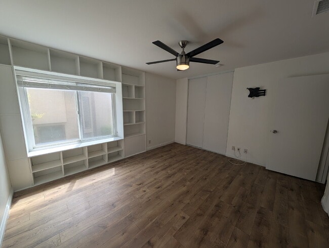 Building Photo - MOVE-IN READY - SPACIOUS 2-BEDROOM TOWNHOM...