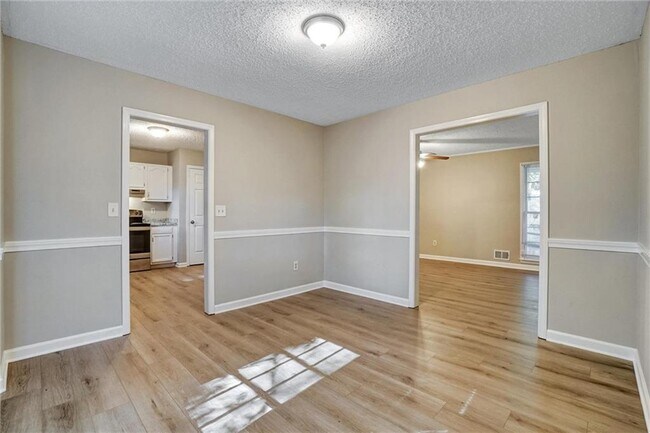 Building Photo - 377 Jamie Dr