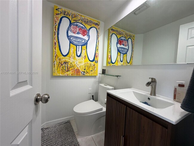 Building Photo - 3111 N Ocean Dr