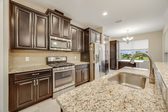 Building Photo - 4 bedroom, 3.5 bathroom in desirable Trasona!