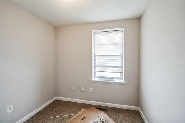 Building Photo - 884 N 42nd St