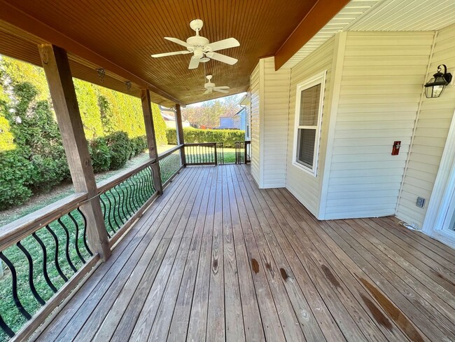 Building Photo - 3 Bed, 2.5 Bath Home w/ 2 Car Garage and Bonus Room