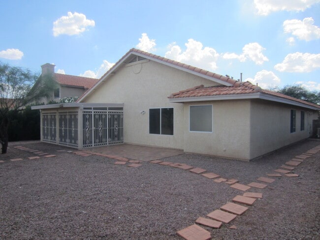 Building Photo - Attractive & Spacious 3 Bedroom with Den or 4th Bedroom in Rita Ranch