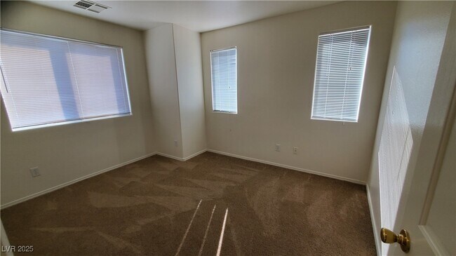 Building Photo - 962 Grand Cerritos Ave