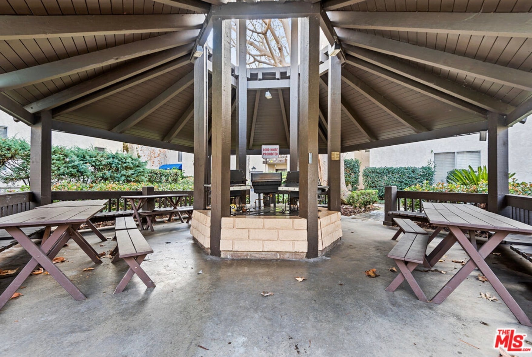 Bbq gazebo - 11112 Summertime Ln