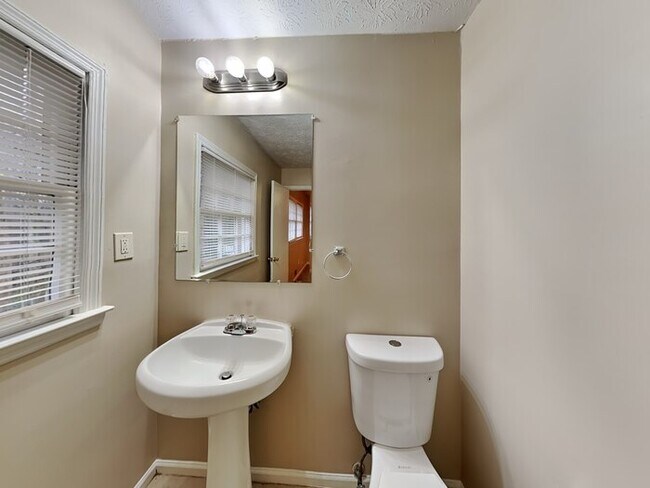 Building Photo - 1811 Wendell Way