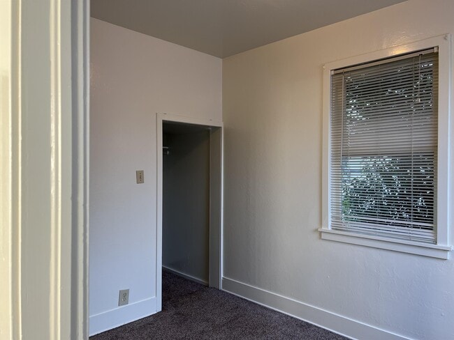 Building Photo - 1554 H St