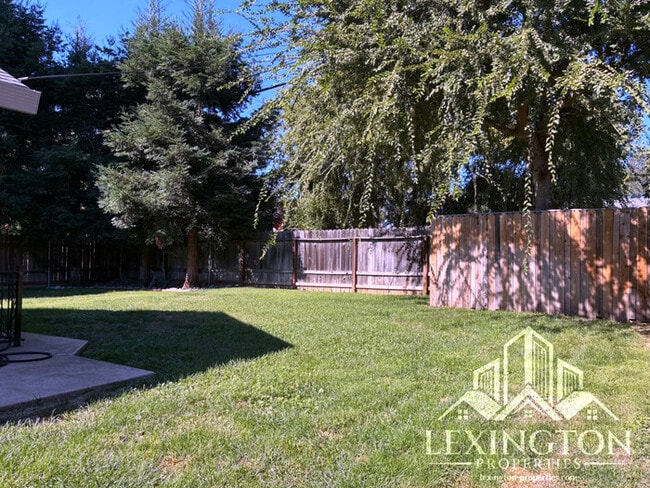 Building Photo - Lovely, 3BD/1BA Home, in Carmichael Neighb...