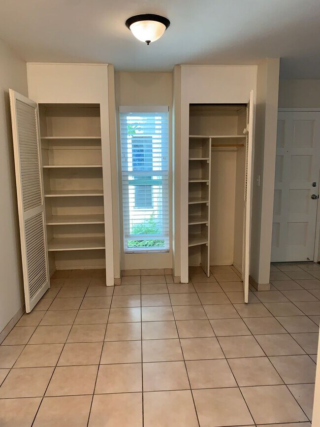 Building Photo - 5510 Armitos Ave
