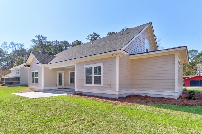 Building Photo - 204 Pineland Dr
