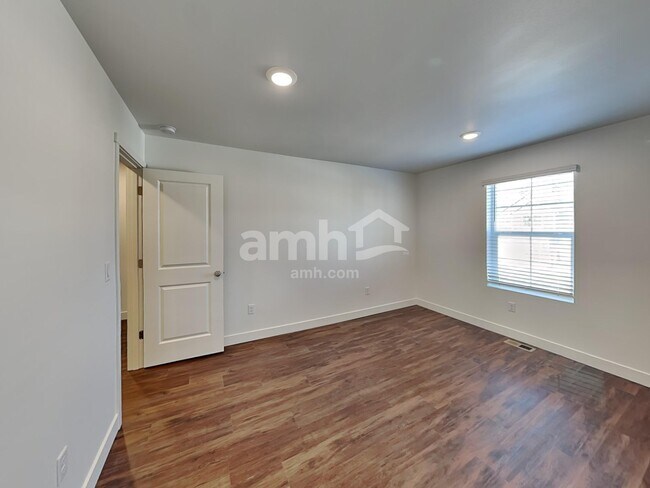 Building Photo - 4922 86th Ave NE