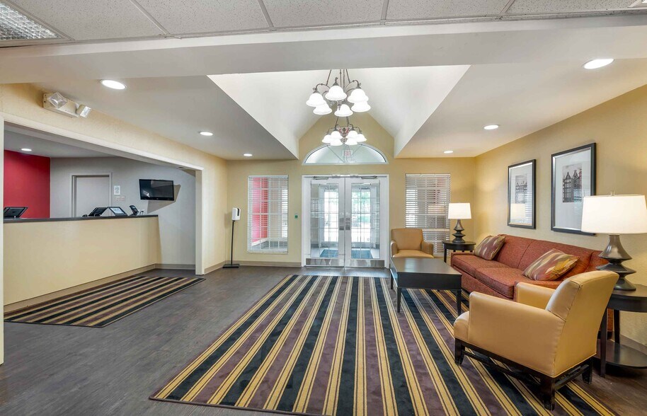 Building Photo - Furnished Studio-Indianapolis - West 86th St.