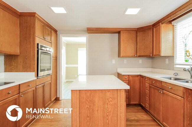 Building Photo - 1666 Greenbrook Dr