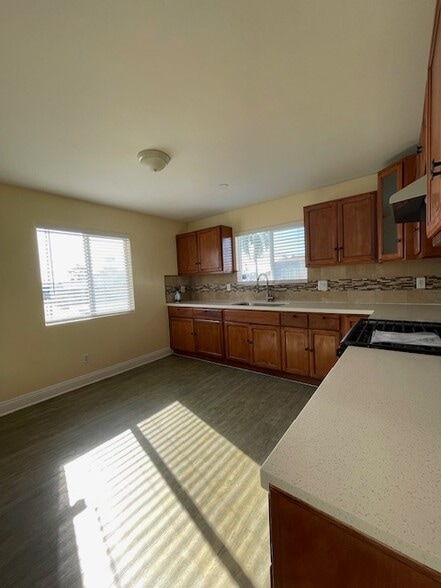 Building Photo - 3988 Denker Ave