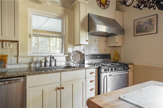 Building Photo - 152 Rivertown Rd