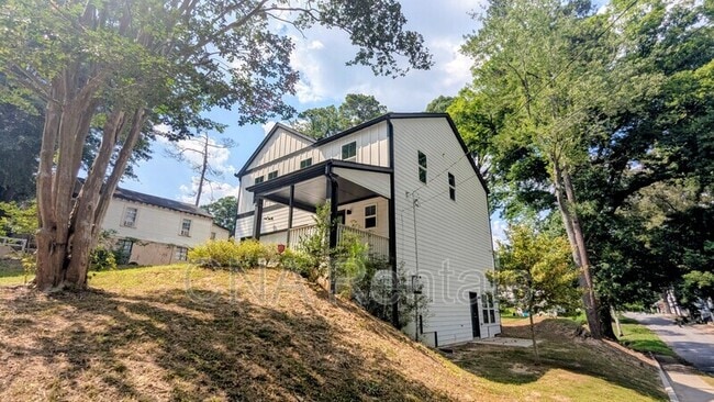 Building Photo - 2367 Summit Ave NW