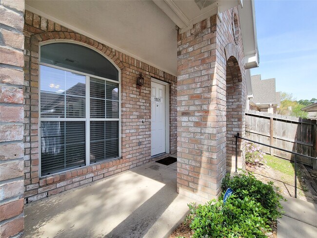 Building Photo - 12755 Mill Ridge Dr