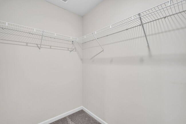 Building Photo - 4 Bedroom 3 Bath Home Located in Shell Poi...