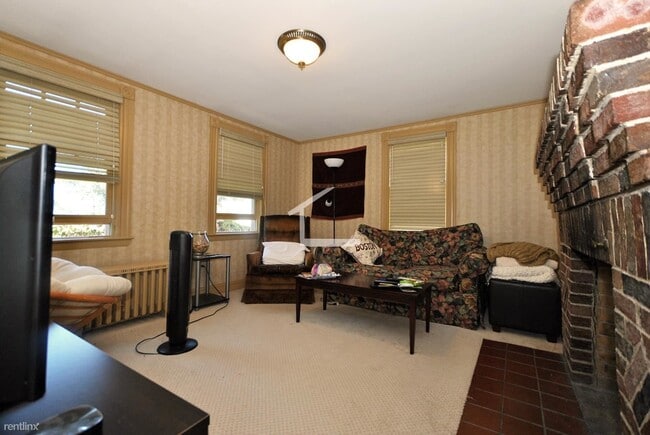 Building Photo - 2 br, 1 bath Duplex - 26 Shepard St 2