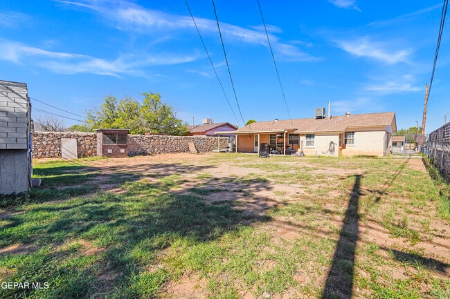 Building Photo - 5516 Fairbanks Dr