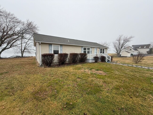 Building Photo - Waterfront Gem with amazing views!